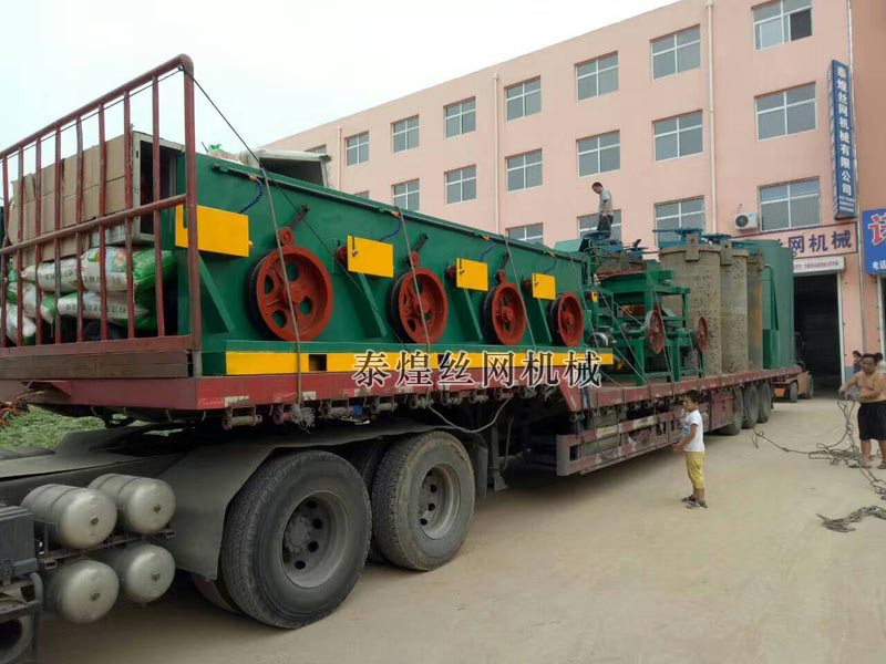 復(fù)合直進(jìn)式拔絲機(jī)裝車發(fā)貨中